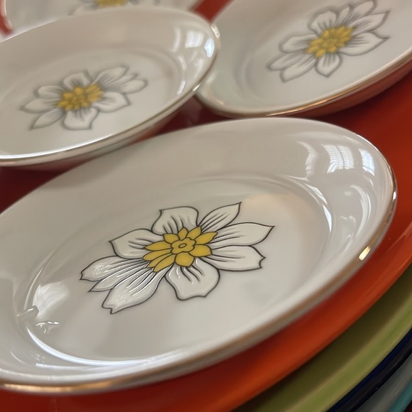 Vintage Daffodil Ceramic Mini Plates Set Of Six - Picture 3 of 4